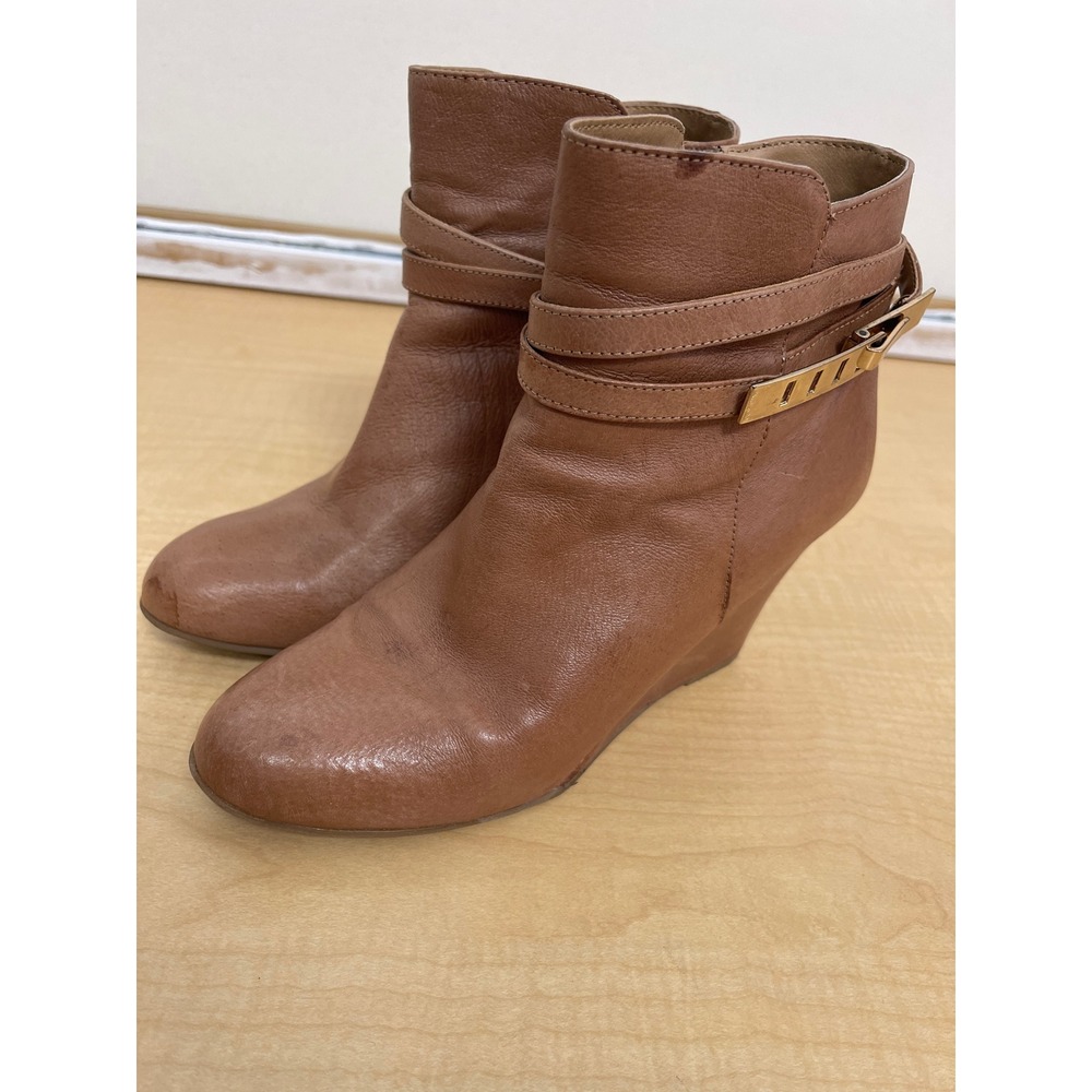 Chinese Laundry Unleash Cognac Leather Wedge Ankle Boots Gold Buckle Size 7.5
